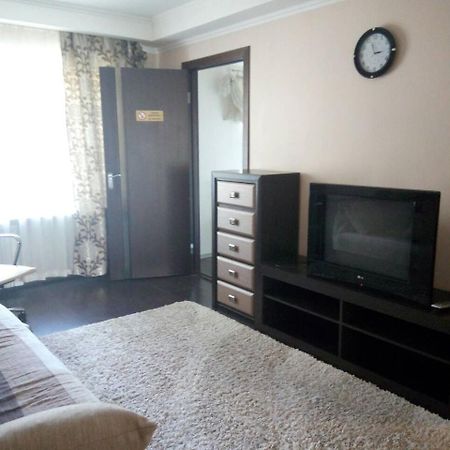 Квартира 2 Комн Рядом И-Т Амосова.Метро Олимпийская 3 Остановки 基輔 外观 照片